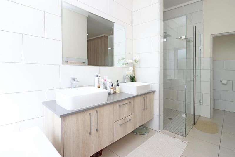 4 Bedroom Property for Sale in Midstream Ridge Gauteng