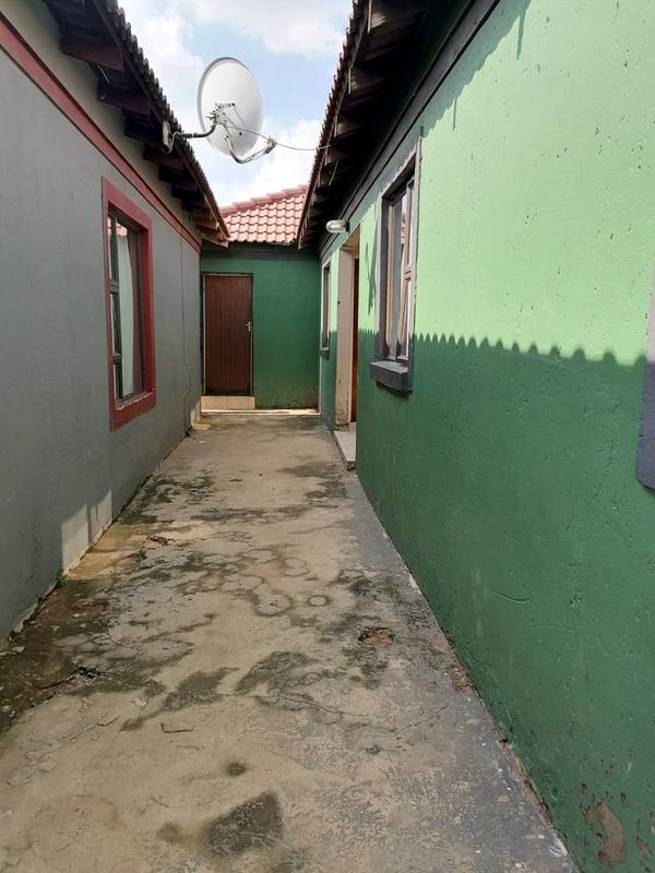 2 Bedroom Property for Sale in Bram Fischerville Gauteng