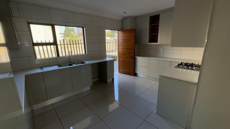5 Bedroom Property for Sale in Van Riebeeck Park Gauteng