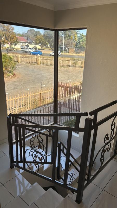 5 Bedroom Property for Sale in Van Riebeeck Park Gauteng
