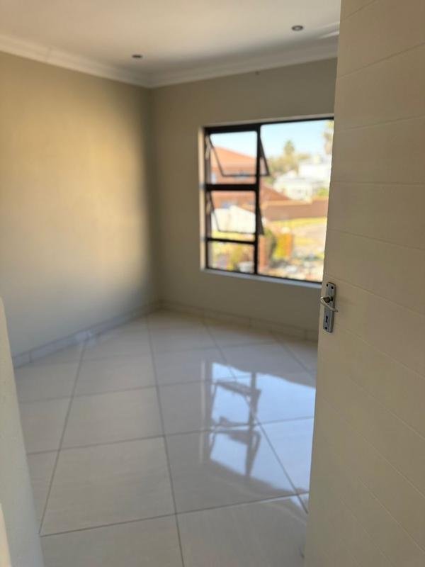 5 Bedroom Property for Sale in Van Riebeeck Park Gauteng