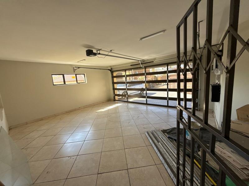 5 Bedroom Property for Sale in Van Riebeeck Park Gauteng