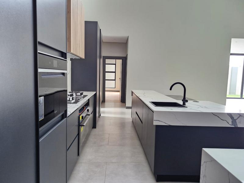 To Let 3 Bedroom Property for Rent in Lakefield Gauteng