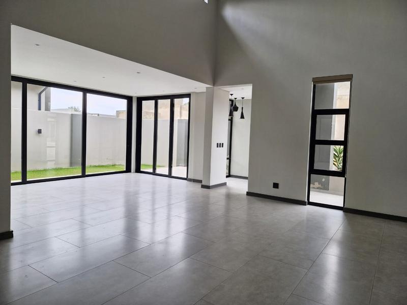 To Let 3 Bedroom Property for Rent in Lakefield Gauteng