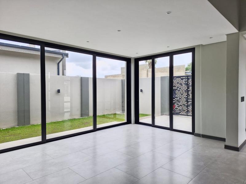 To Let 3 Bedroom Property for Rent in Lakefield Gauteng