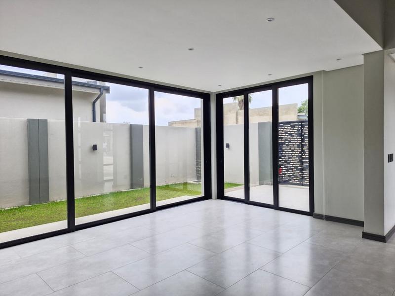 To Let 3 Bedroom Property for Rent in Lakefield Gauteng