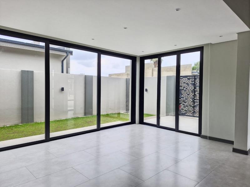To Let 3 Bedroom Property for Rent in Lakefield Gauteng