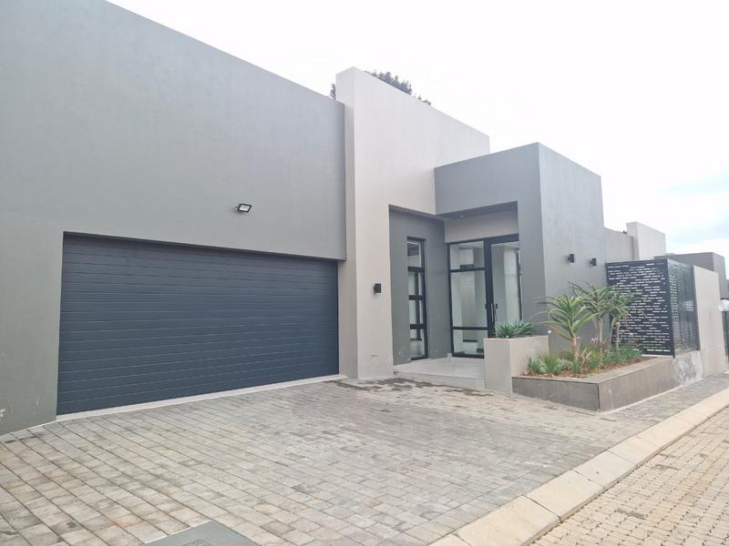 To Let 3 Bedroom Property for Rent in Lakefield Gauteng