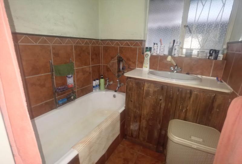 5 Bedroom Property for Sale in Strubenvale Gauteng