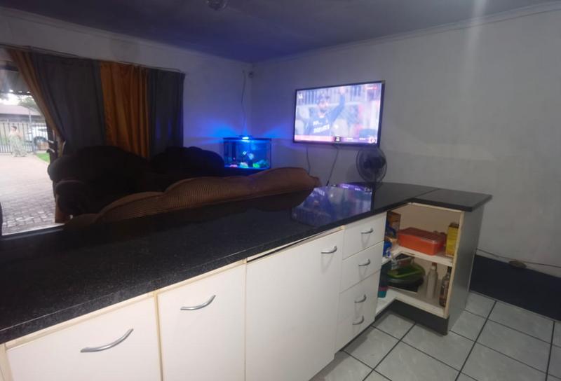 5 Bedroom Property for Sale in Strubenvale Gauteng
