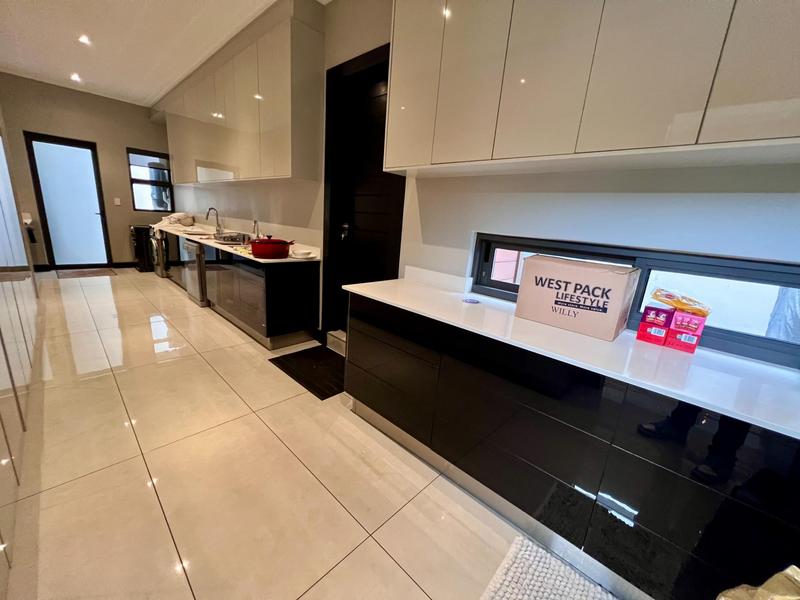 5 Bedroom Property for Sale in Midstream Ridge Gauteng
