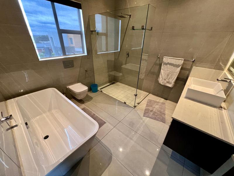 5 Bedroom Property for Sale in Midstream Ridge Gauteng
