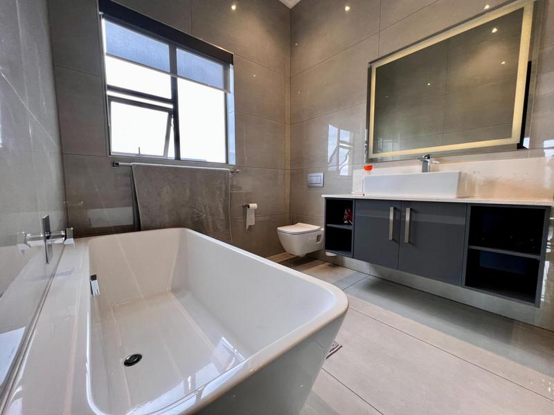 5 Bedroom Property for Sale in Midstream Ridge Gauteng