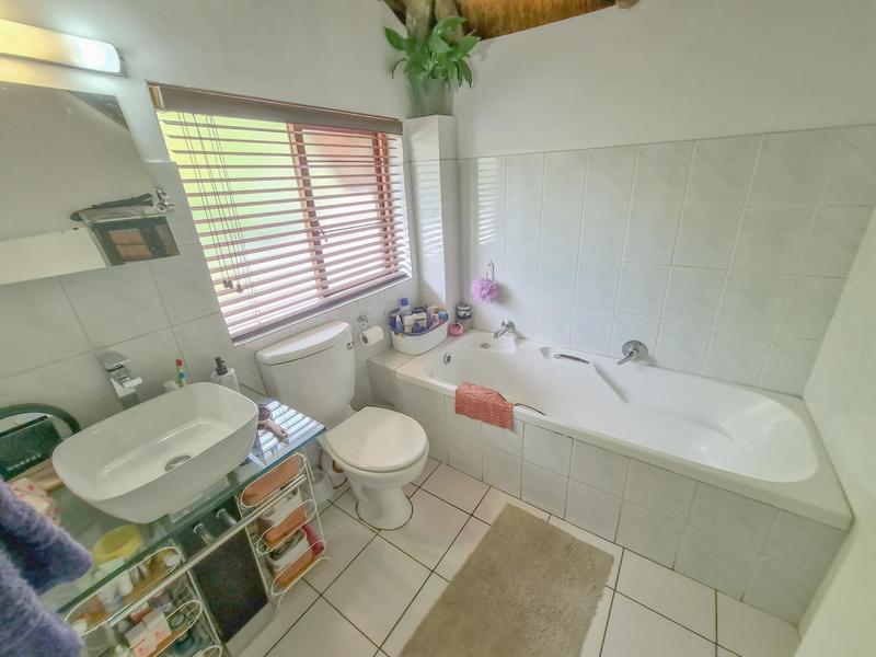 2 Bedroom Property for Sale in Sunninghill Gauteng