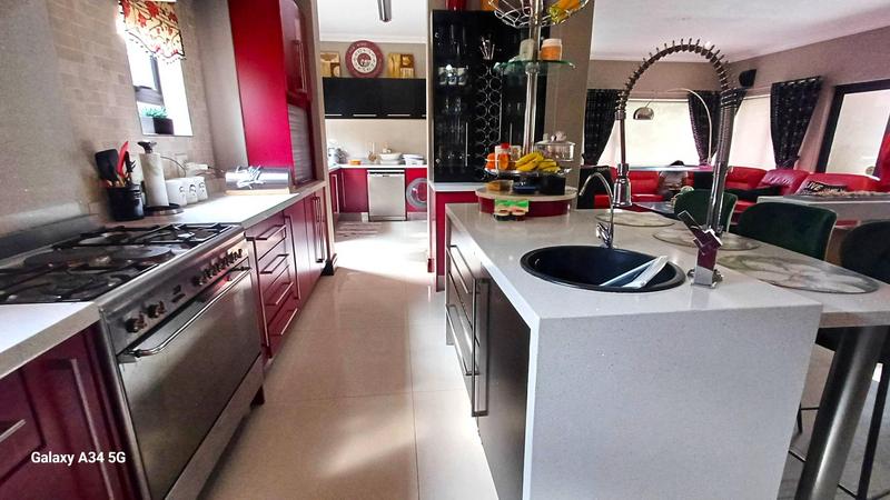 6 Bedroom Property for Sale in Midstream Estate Gauteng