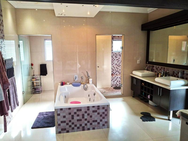 6 Bedroom Property for Sale in Midstream Estate Gauteng