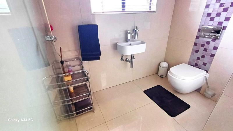 6 Bedroom Property for Sale in Midstream Estate Gauteng