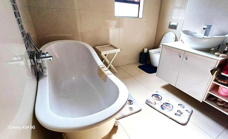 6 Bedroom Property for Sale in Midstream Estate Gauteng