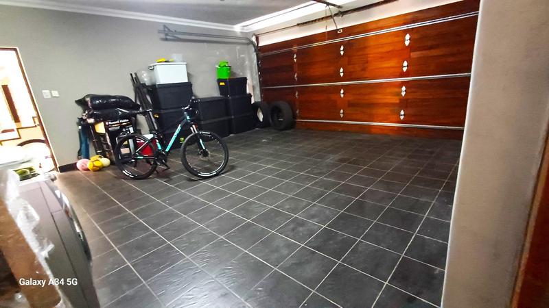 6 Bedroom Property for Sale in Midstream Estate Gauteng