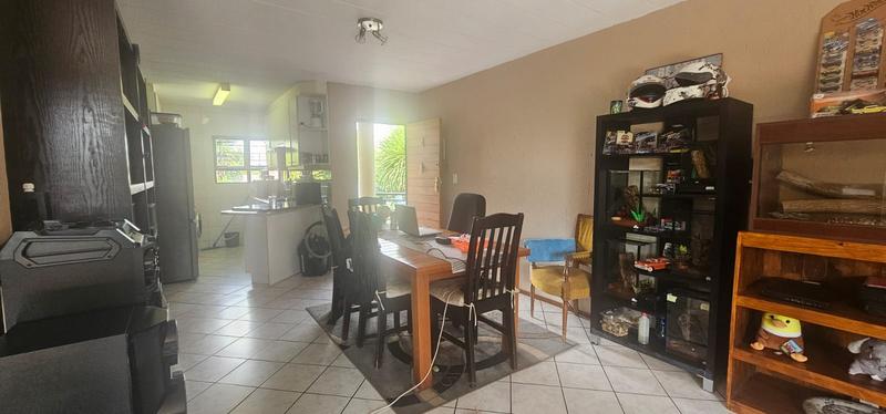 To Let 2 Bedroom Property for Rent in Glenvista Gauteng