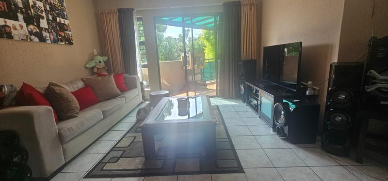 To Let 2 Bedroom Property for Rent in Glenvista Gauteng