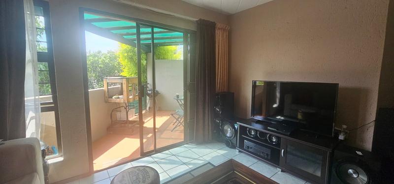 To Let 2 Bedroom Property for Rent in Glenvista Gauteng