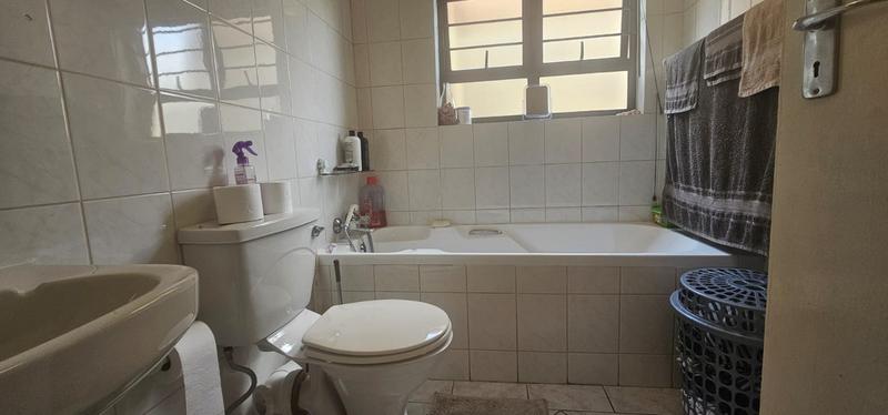 To Let 2 Bedroom Property for Rent in Glenvista Gauteng