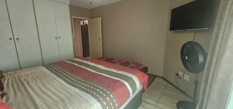 To Let 2 Bedroom Property for Rent in Glenvista Gauteng
