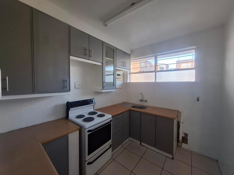 To Let 3 Bedroom Property for Rent in Florida Lake Gauteng