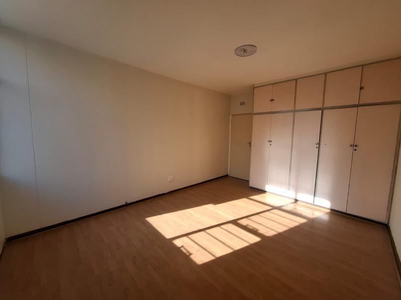 To Let 3 Bedroom Property for Rent in Florida Lake Gauteng