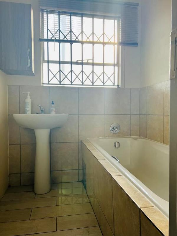 3 Bedroom Property for Sale in Fleurhof Gauteng