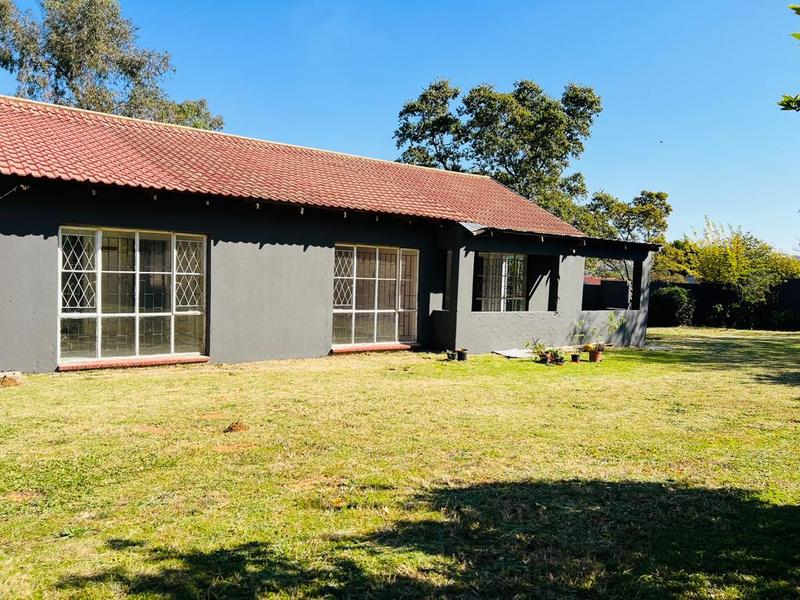 To Let 3 Bedroom Property for Rent in Fleurhof Gauteng