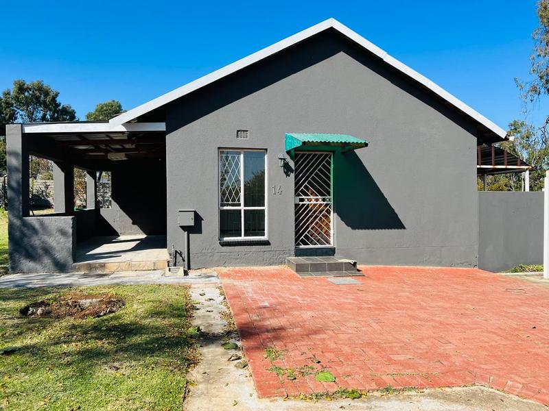To Let 3 Bedroom Property for Rent in Fleurhof Gauteng