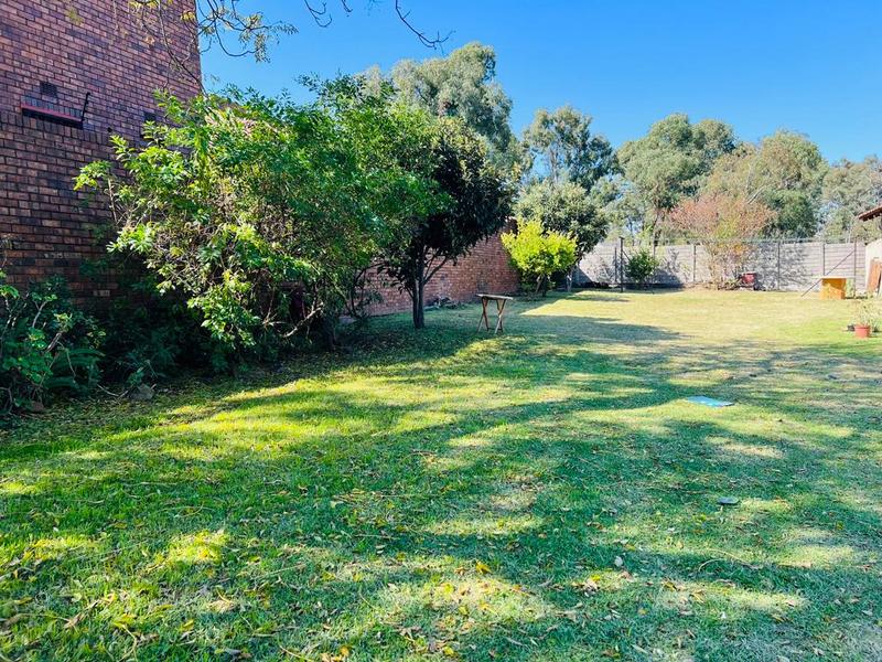 To Let 3 Bedroom Property for Rent in Fleurhof Gauteng