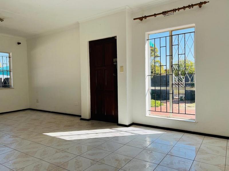 To Let 3 Bedroom Property for Rent in Fleurhof Gauteng