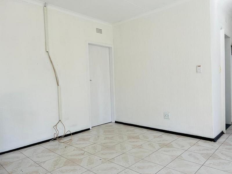 To Let 3 Bedroom Property for Rent in Fleurhof Gauteng