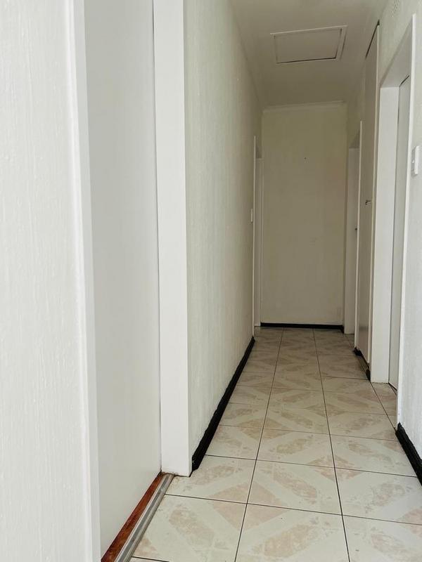 To Let 3 Bedroom Property for Rent in Fleurhof Gauteng