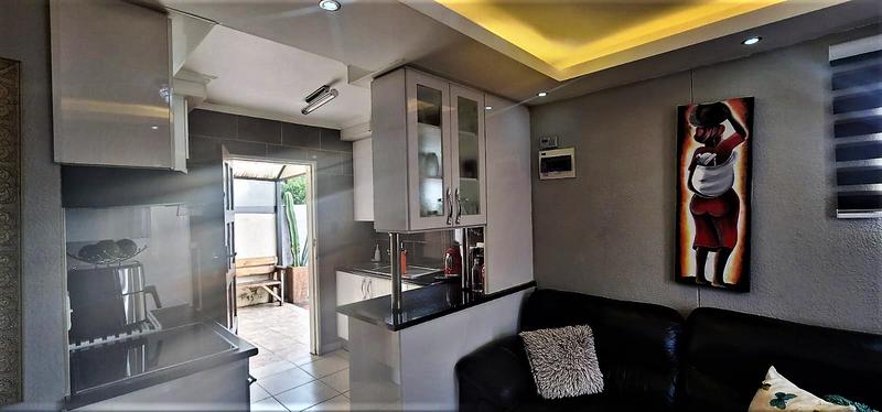 2 Bedroom Property for Sale in Windmill Park Gauteng