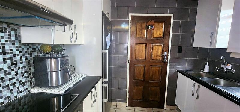 2 Bedroom Property for Sale in Windmill Park Gauteng