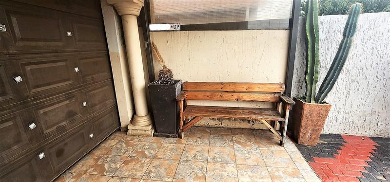 2 Bedroom Property for Sale in Windmill Park Gauteng