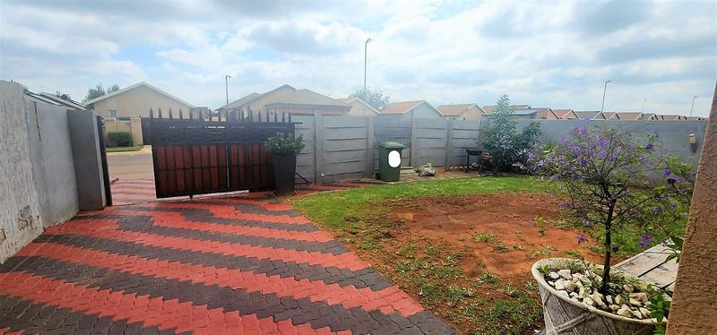2 Bedroom Property for Sale in Windmill Park Gauteng
