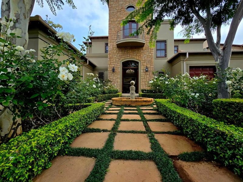 4 Bedroom Property for Sale in Faerie Glen Gauteng