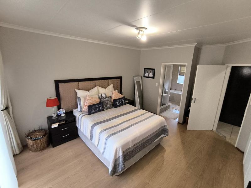 3 Bedroom Property for Sale in Ruimsig Gauteng