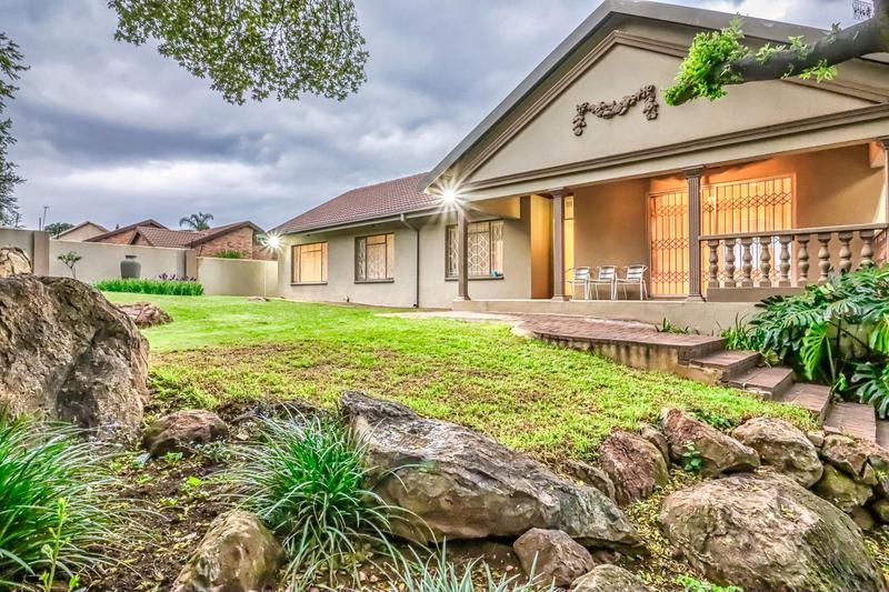 4 Bedroom Property for Sale in Glenvista Gauteng