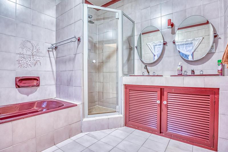 4 Bedroom Property for Sale in Glenvista Gauteng