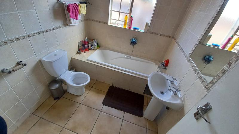 To Let 3 Bedroom Property for Rent in Castleview Gauteng