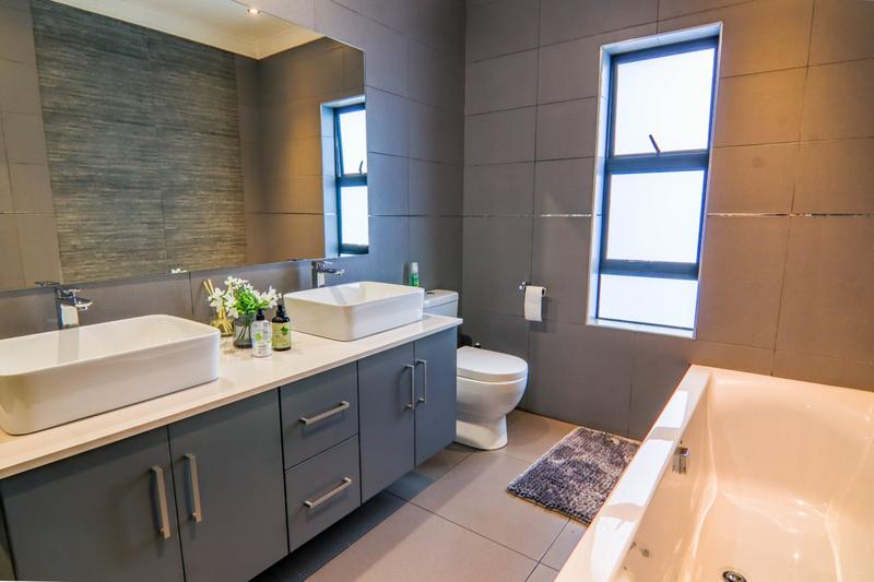 3 Bedroom Property for Sale in Copperleaf Estate Gauteng