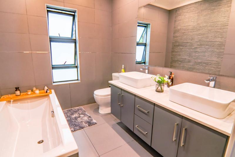 3 Bedroom Property for Sale in Copperleaf Estate Gauteng