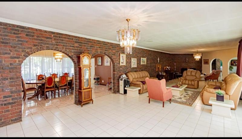 4 Bedroom Property for Sale in Mnandi Gauteng