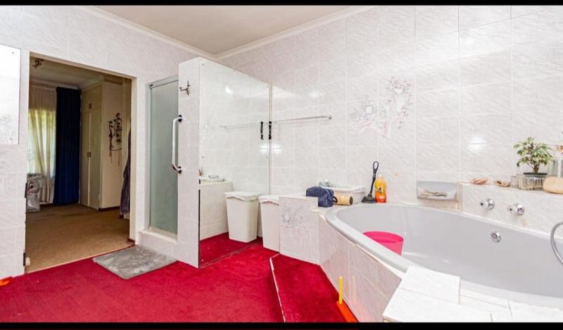 4 Bedroom Property for Sale in Mnandi Gauteng